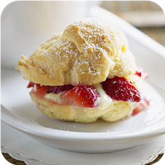 Pastry cream with black-pepper strawberries 