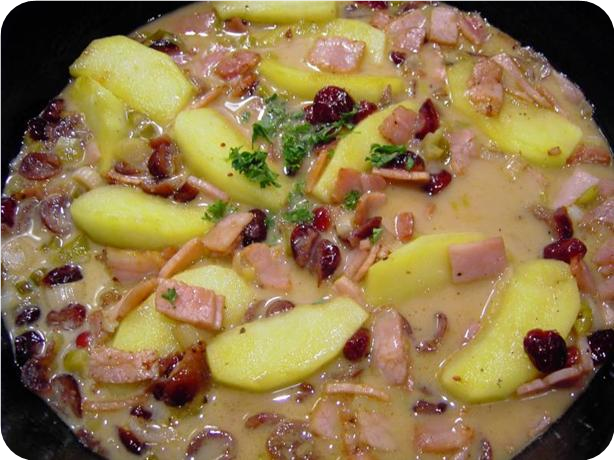 Chicken With Apple, Cranberry and Bacon