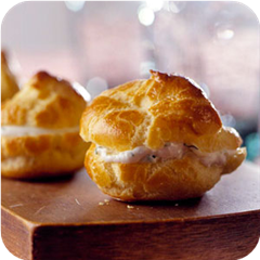 Mini puffs with goat cheese and herbs 