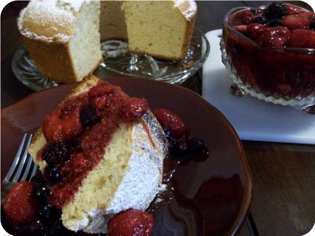 Bundt Cheese Cake With Strawberry Sauce