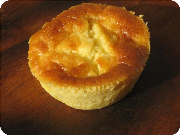 Sm&aring; Fl&oslash;dekager -Small Cream Cakes - (Danish)
