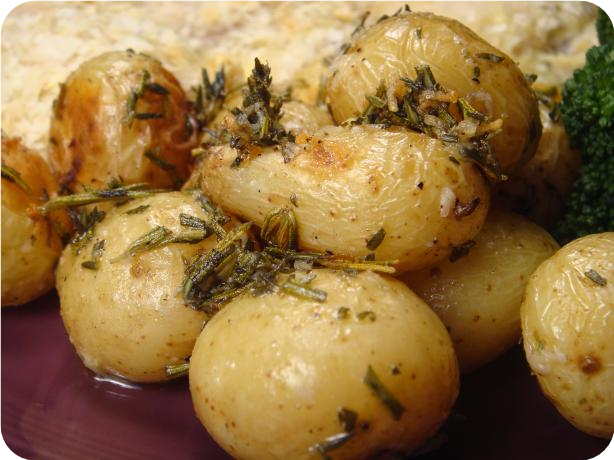 Delicious Oven Baked Rosemary &amp; Garlic Fries / Chips