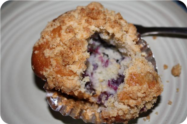 Blueberry Muffins With Crumb Topping