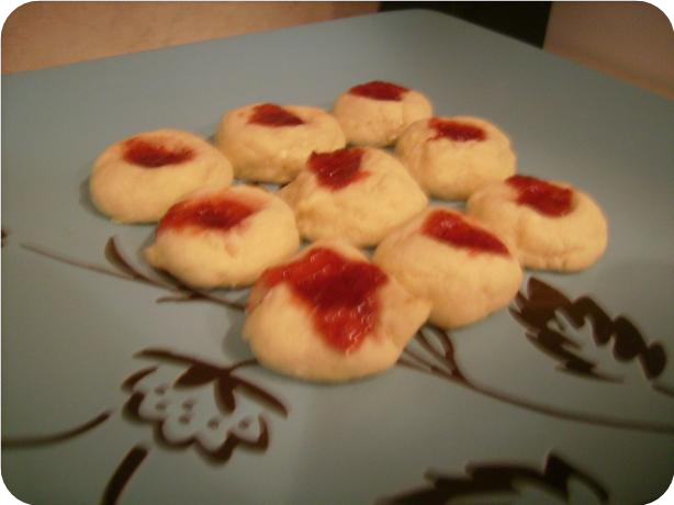 Strawberry Cream Cookies