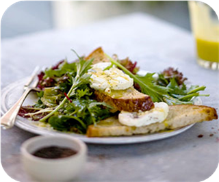 Salad with warm goat cheese