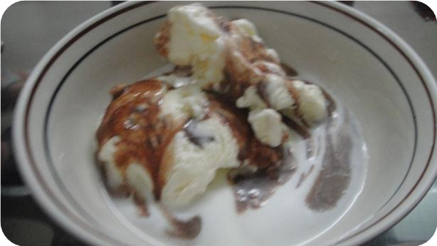 Marshmallow Fudge Ice Cream Topping