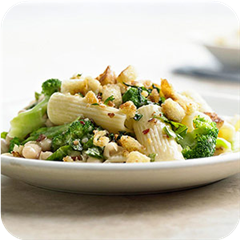 Rigatoni with broccoli, beans & basil 