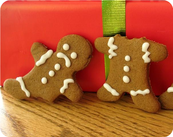 Gingerbread Snowflakes With Icing That Hardens