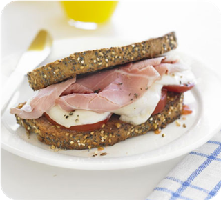 Speedy microwave pizza toastie 