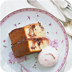 Banana split cake 