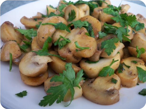 Saut&eacute;ed Mushrooms With Red Wine