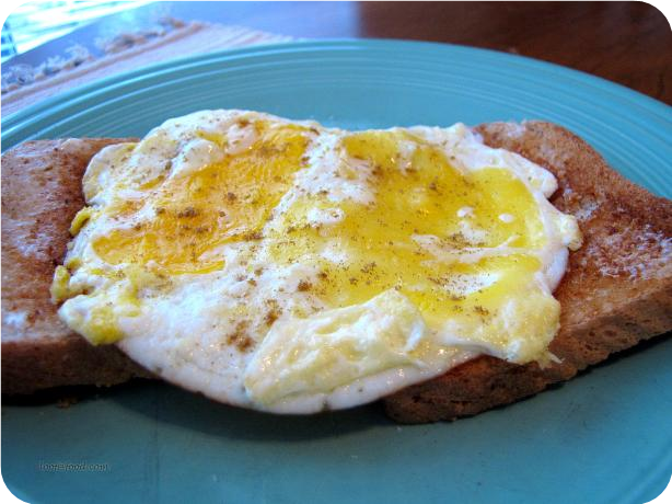 Moroccan Fried Eggs With Cumin and Salt