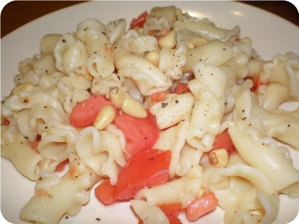 Pasta With Fresh Tomatoes and Pine Nuts