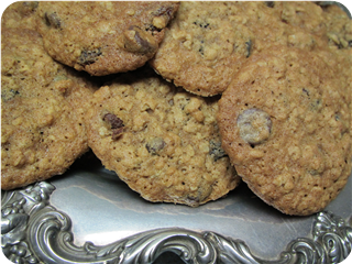 Oatmeal Cookies with Chocolate Chips and Raisins