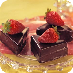 Chocolate-covered strawberry cakes 