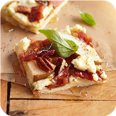 Sweet bacon and pear pizza 