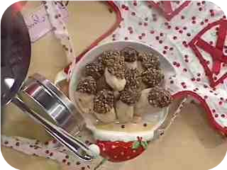 Cracked Cookie Crescents