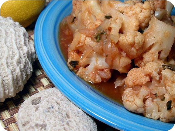 Kounaoupithi Me Saltsa - Braised Cauliflower