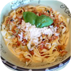 Pasta with Scallops, Zucchini, and Tomatoes