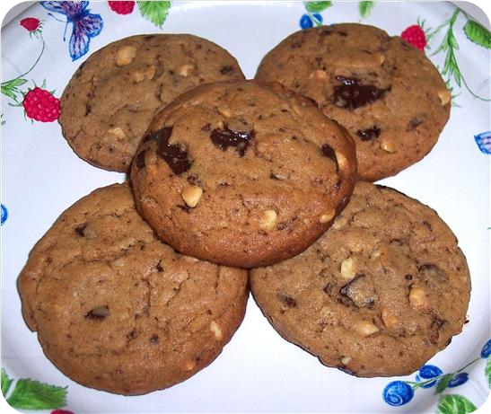 Peanut Butter Cookies With Chocolate Chunks