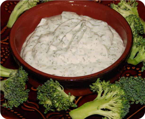 Creamy Low-Calorie Dill Dip