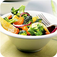 Mango-broccoli salad 