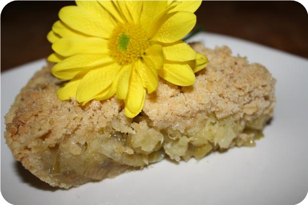 Pineapple Rhubarb Crumble Pie
