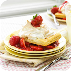 Puffy shortcakes with meringue 