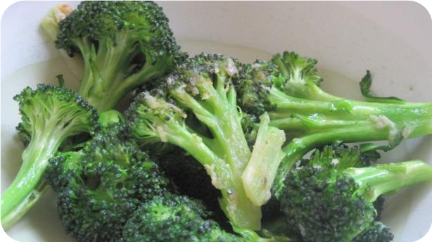 Broccoli Saut&eacute; With Garlic and Olive Oil
