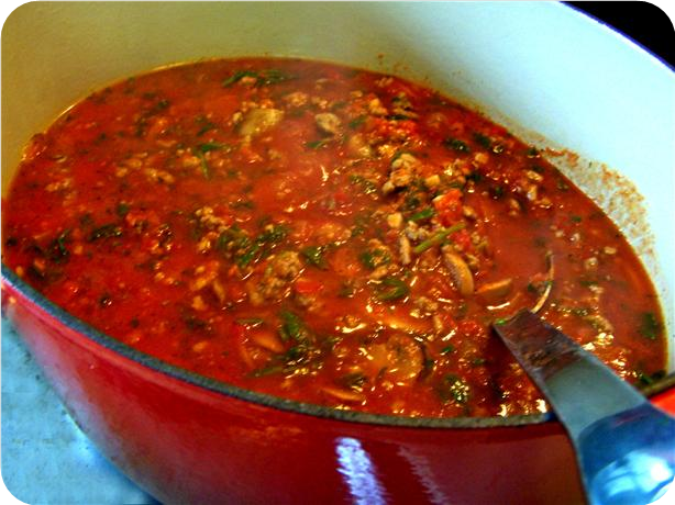 Low Calorie and Fat Tomato Meat Sauce With Mushrooms and Arugula