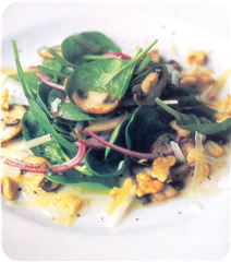 Spinach salad with warm lemon mushroom
