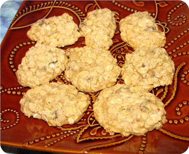Very Low Fat, Delicious Oatmeal Raisin Cookies