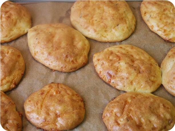 Petits Choux Au Fromage Ou Gougeres (Cheese Puffs)