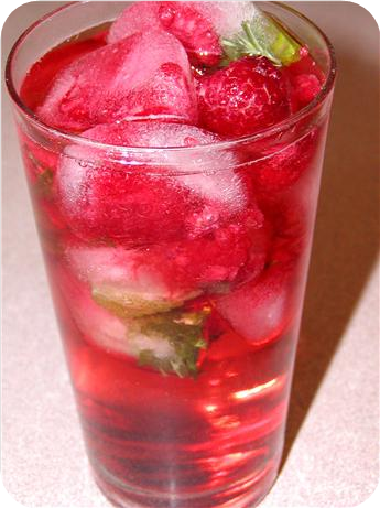 Honey Lemonade With Raspberry Cubes