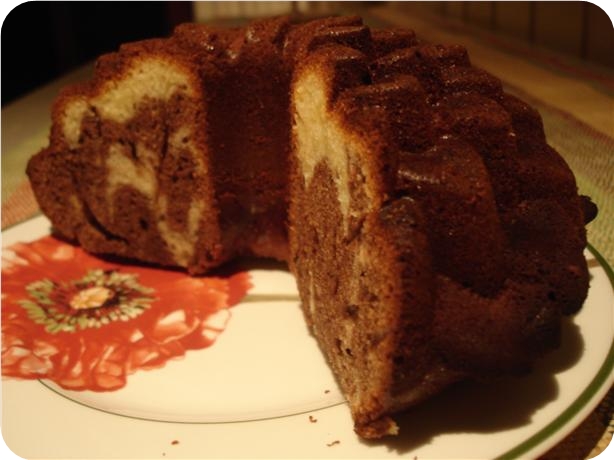 Black &amp; White Swirl Cake