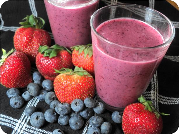 Frozen Berry and Pineapple Smoothie