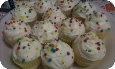 Simple Vanilla Cupcakes
