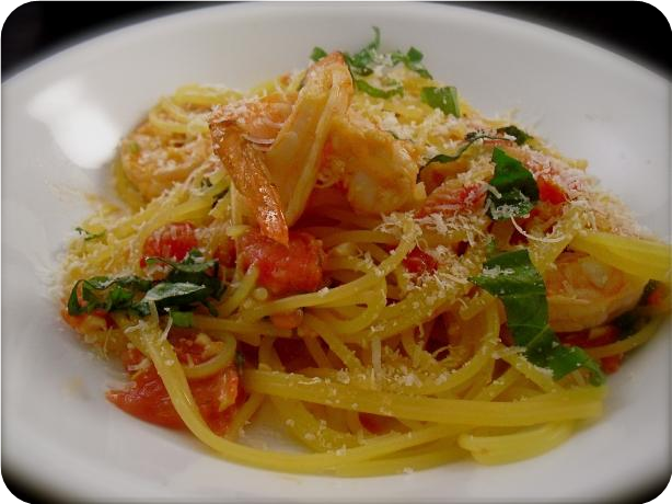 Linguini With Garlicky Shrimp and Fresh Tomatoes