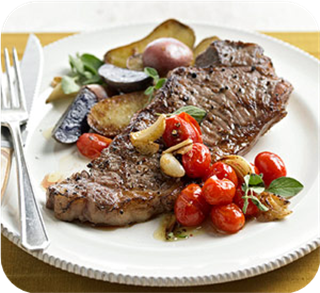 Pan-fried garlic steak and potatoes 