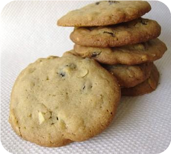 Spicy Oatmeal Raisin Cookies