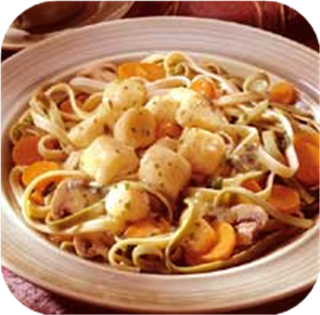 Fettuccine and scallops with wine sauce 