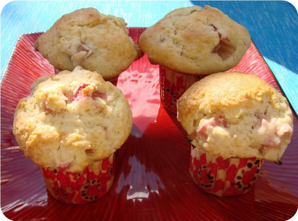 Old Fashioned Rhubarb Muffins
